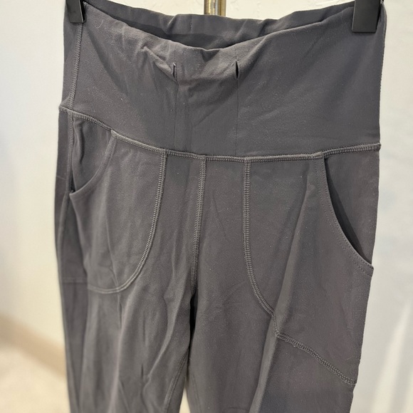 Lululemon Skinny Will Crop | Size 4 | Grey | Pockets & Drawstring - Picture 3 of 6
